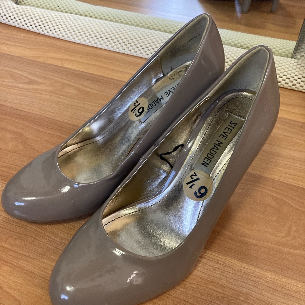 Steve Madden Nude Heels Classic Style